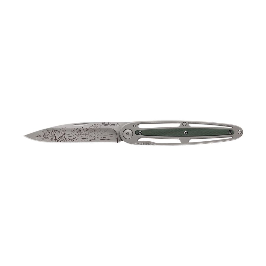 Couteau acier finition titane gris plaquette centrale résine g10 kaki motif «pêche rivière»