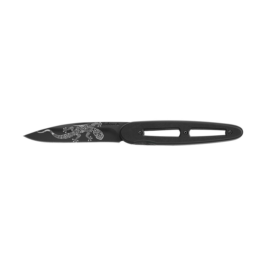 Couteau acier finition titane noir plaquette ajourée résine g10 noir motif «salamandre tribale»