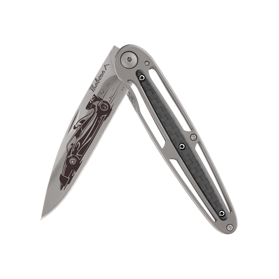 Couteau acier finition titane gris plaquette centrale carbone motif «formule 1»