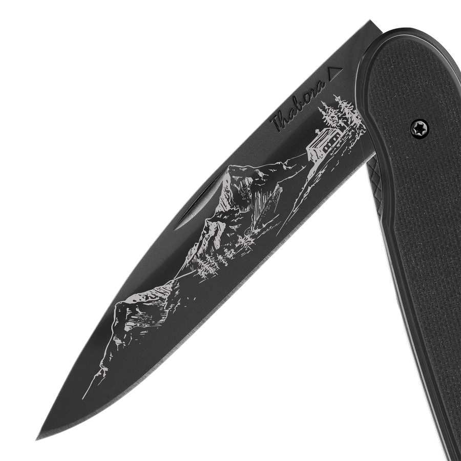 Couteau acier finition titane noir plaquette pleine résine g10 noir motif «montagne»
