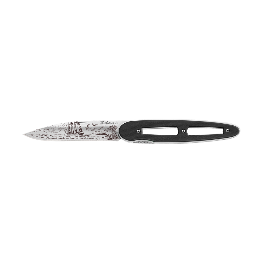 Couteau acier finition brillante plaquette ajourée résine g10 noir motif «voilier»