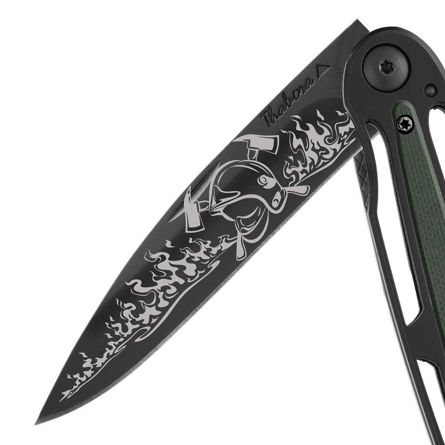 Couteau acier finition titane noir plaquette centrale résine g10 kaki motif «pompier»