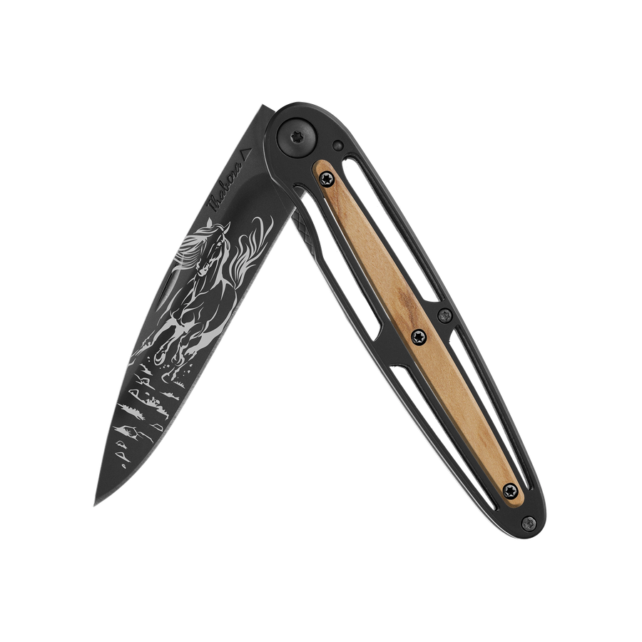 Couteau acier finition titane noir plaquette centrale bois clair motif «cheval»