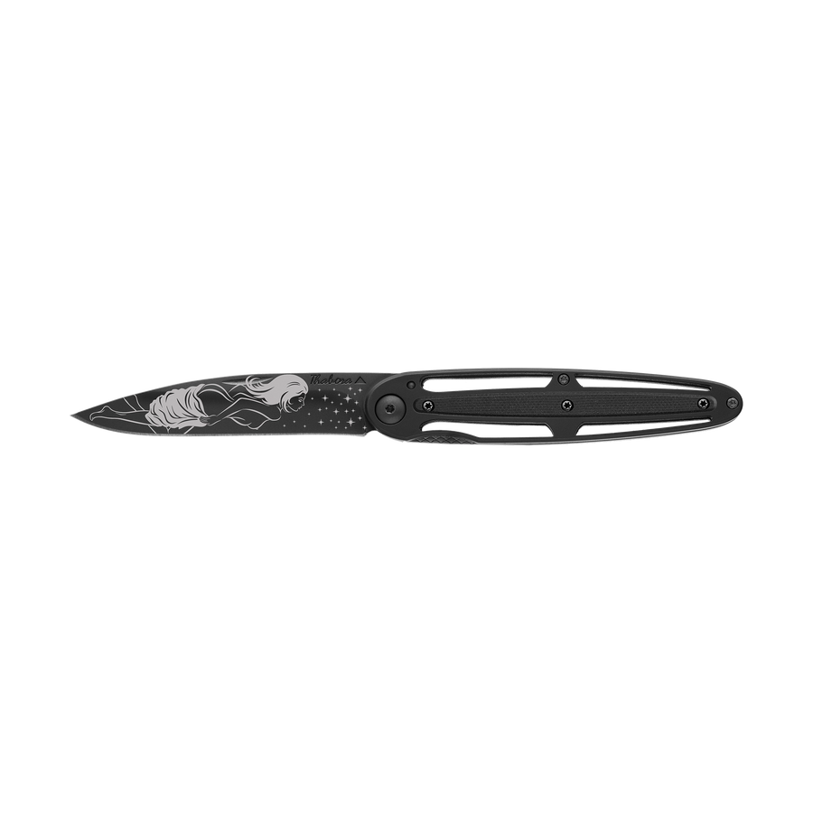 Couteau acier finition titane noir plaquette centrale résine g10 noir motif «femme dénudée»