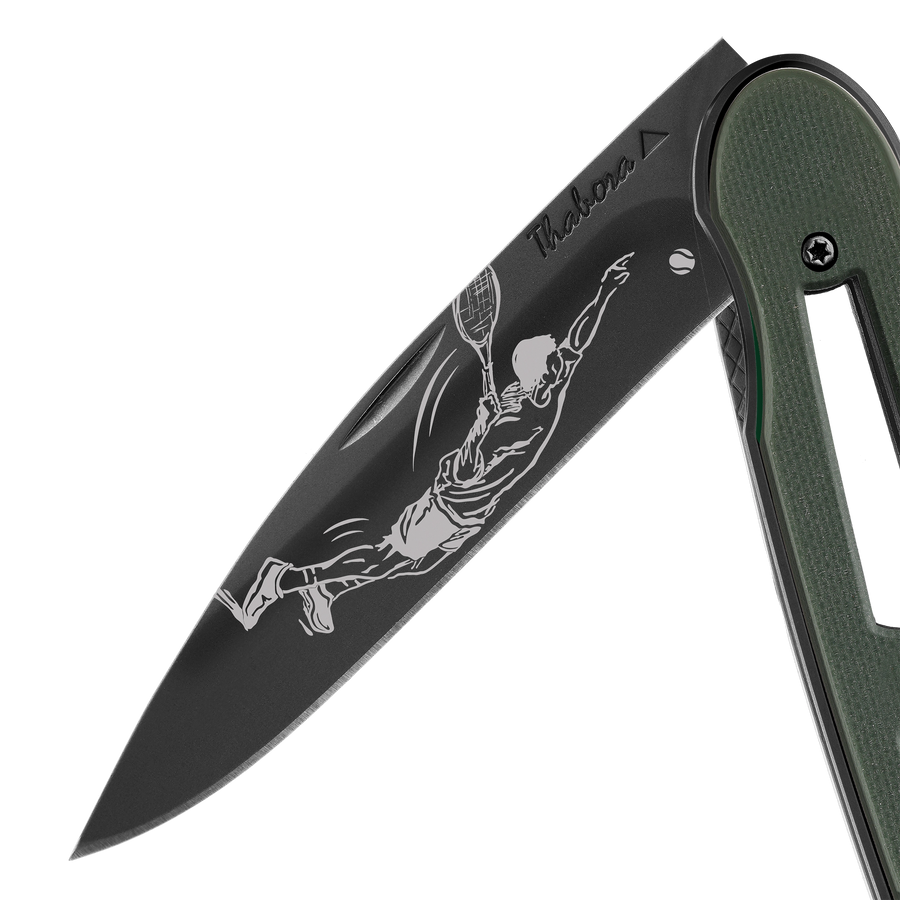 Couteau acier finition titane noir plaquette ajourée résine g10 kaki motif «tennisman»