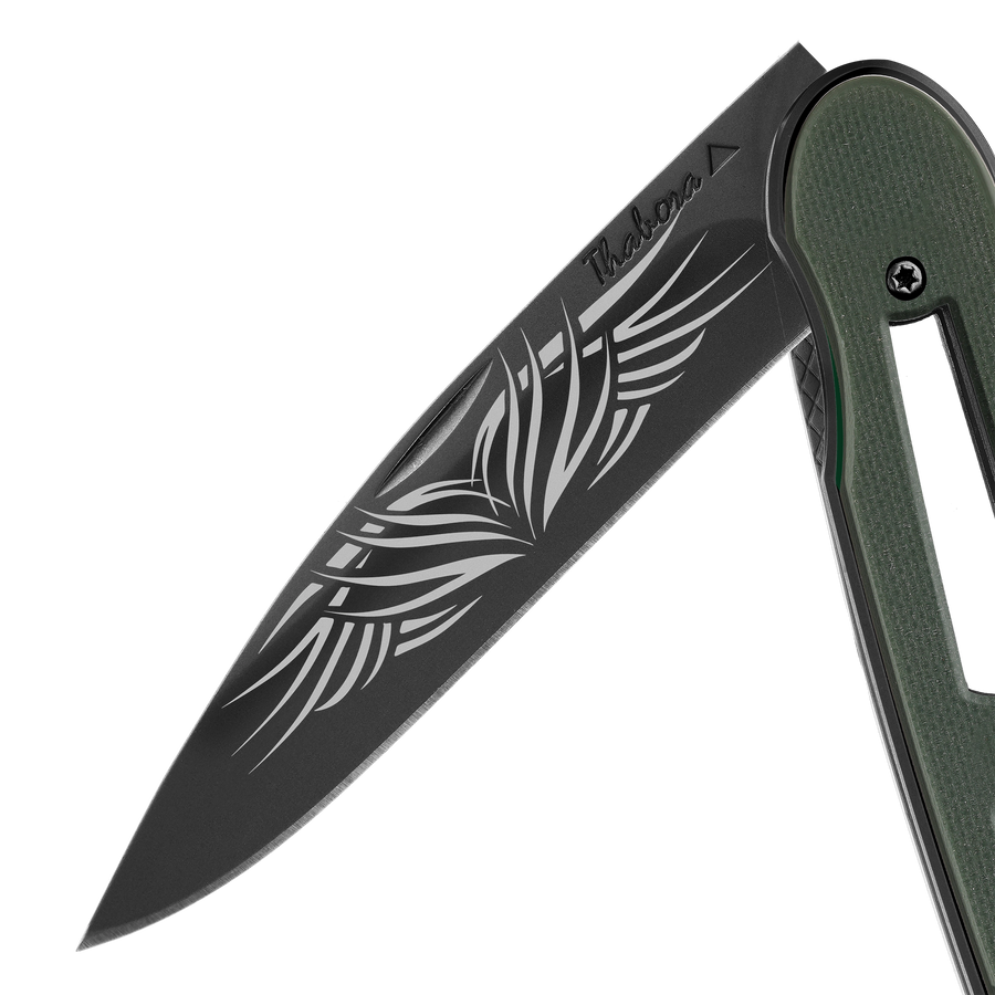 Couteau acier finition titane noir plaquette ajourée résine g10 kaki motif «tribal»