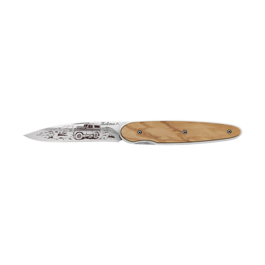 Couteau acier finition brillante plaquette pleine bois clair motif «4x4»
