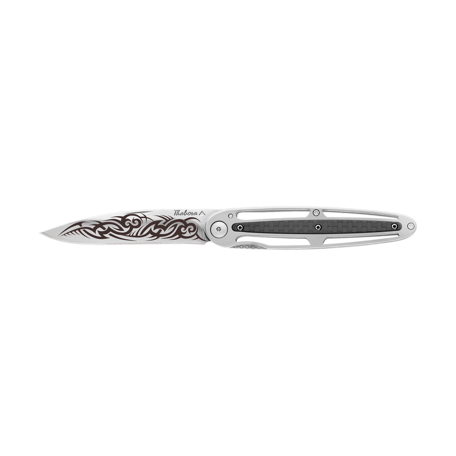 Couteau acier finition brillante plaquette centrale carbone motif «tribal gothique»