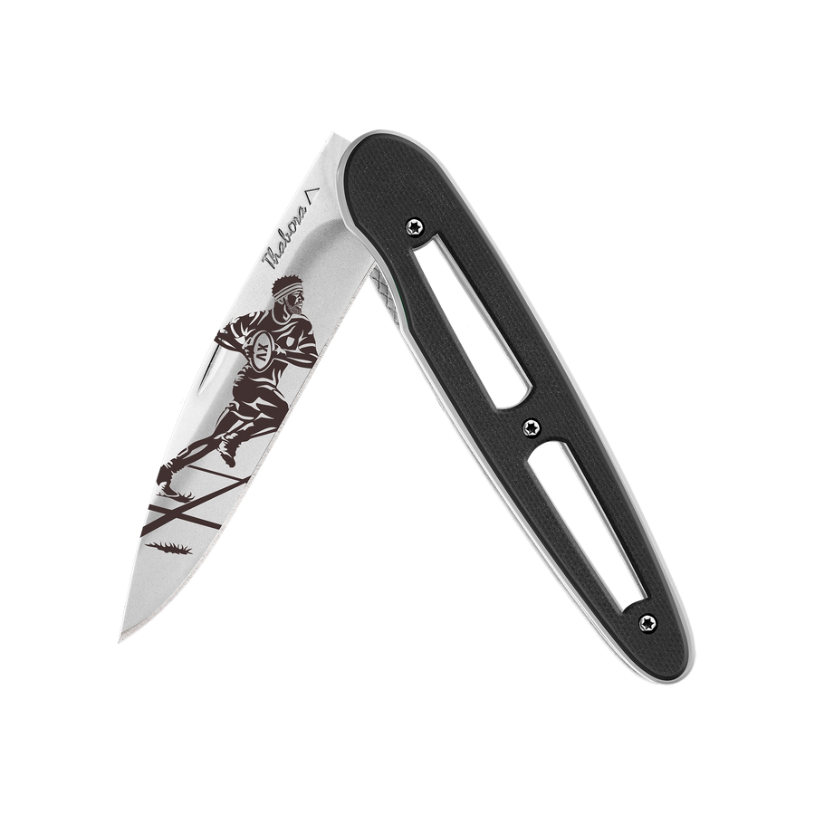 Couteau acier finition brillante plaquette ajourée résine g10 noir motif «rugbyman»