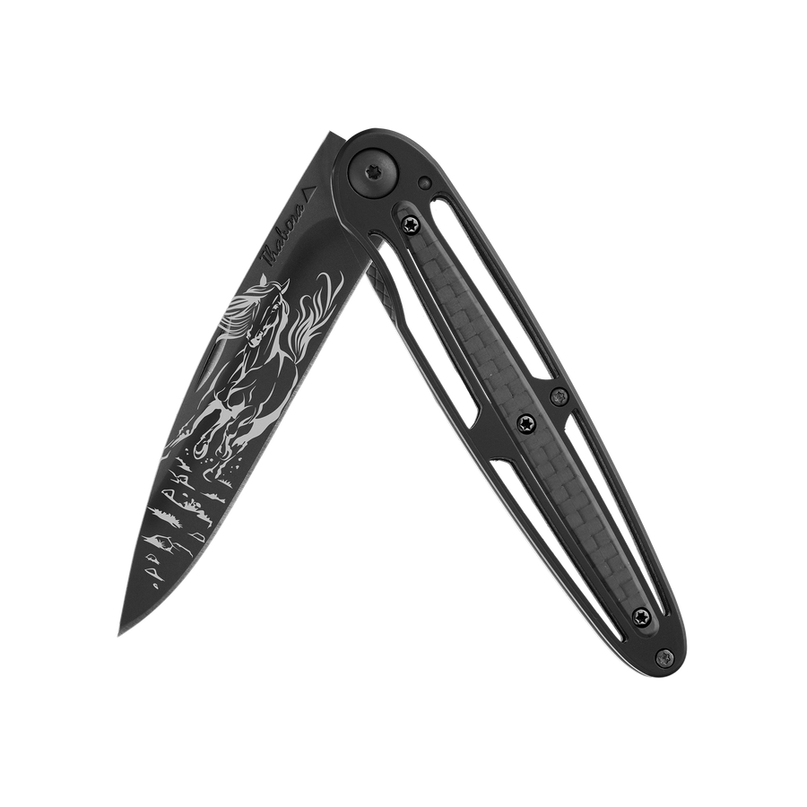 Couteau acier finition titane noir plaquette centrale carbone motif «cheval»