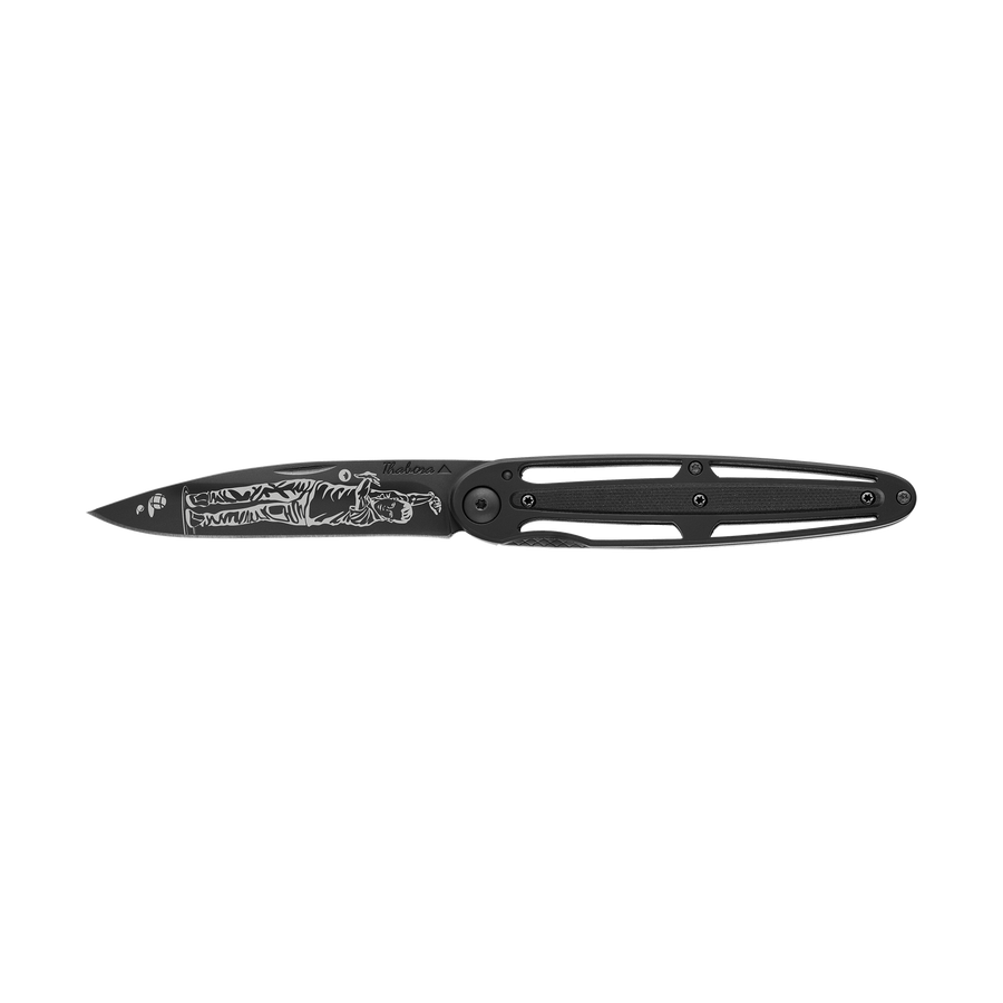 Couteau acier finition titane noir plaquette centrale résine g10 noir motif «pétanque»