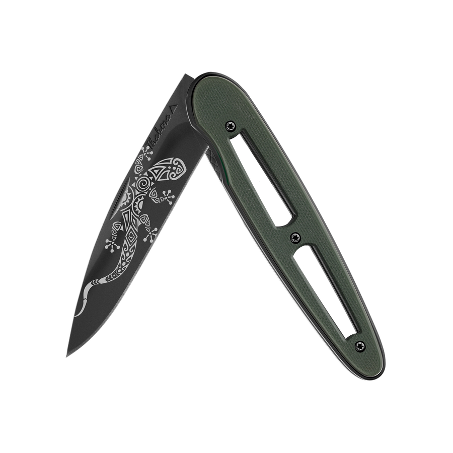 Couteau acier finition titane noir plaquette ajourée résine g10 kaki motif «salamandre tribale»