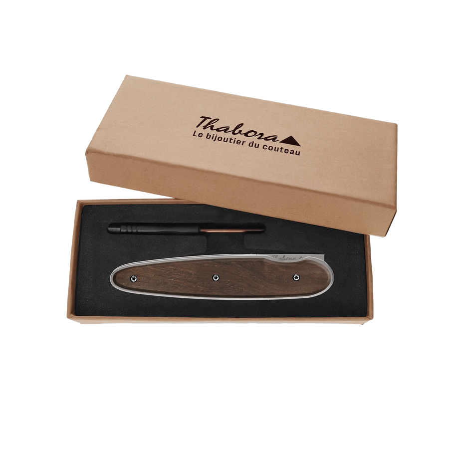 Couteau acier finition titane gris plaquette pleine bois foncé motif «basketteur»