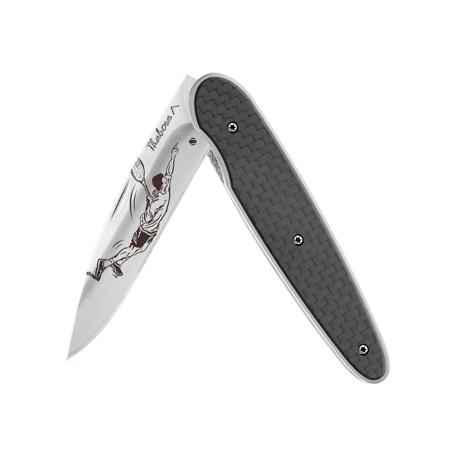 Couteau acier finition brillante plaquette pleine carbone motif «tennisman»