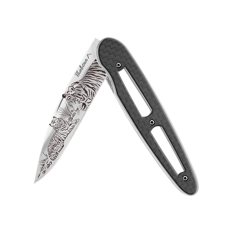 Couteau acier finition brillante plaquette ajourée carbone motif «tigres»
