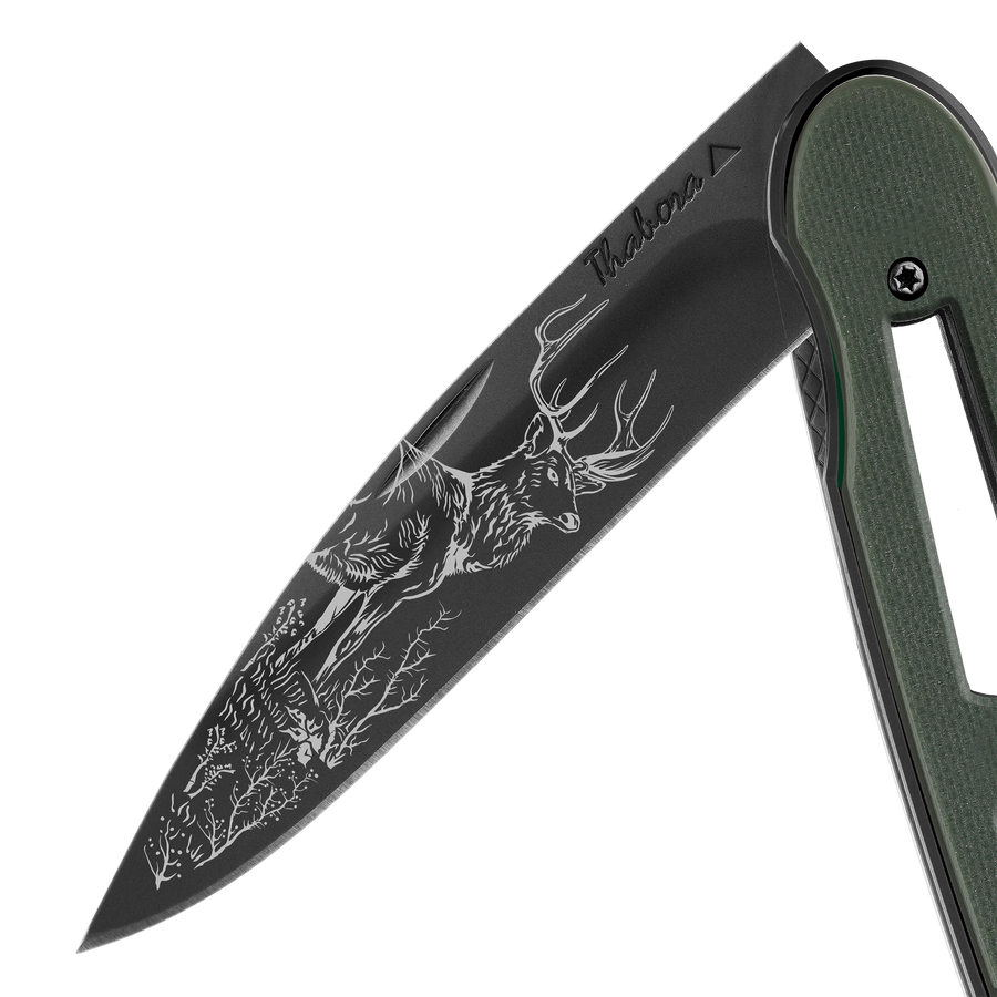 Couteau acier finition titane noir plaquette ajourée résine g10 kaki motif «cerf»