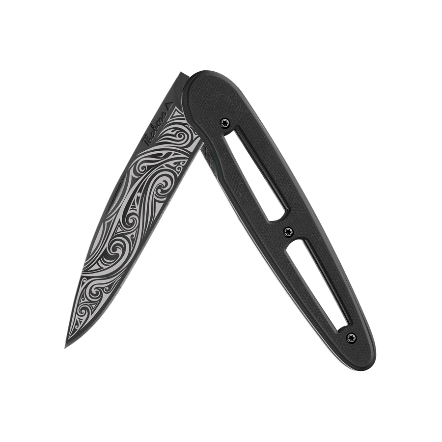 Couteau acier finition titane noir plaquette ajourée résine g10 noir motif «volutes»
