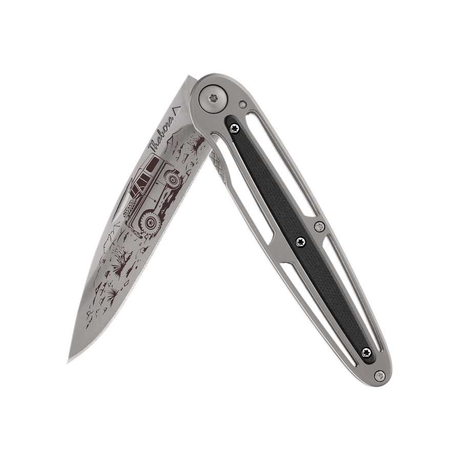 Couteau acier finition titane gris plaquette centrale résine g10 noir motif «4x4»