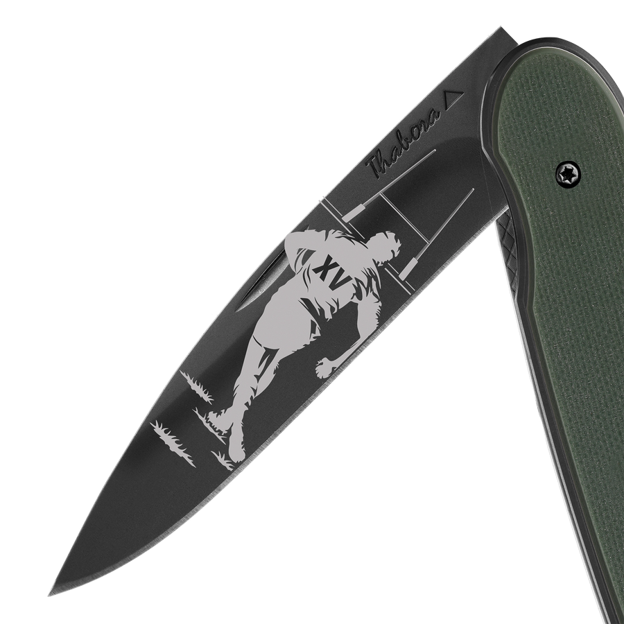 Couteau acier finition titane noir plaquette pleine résine g10 kaki motif «rugby»