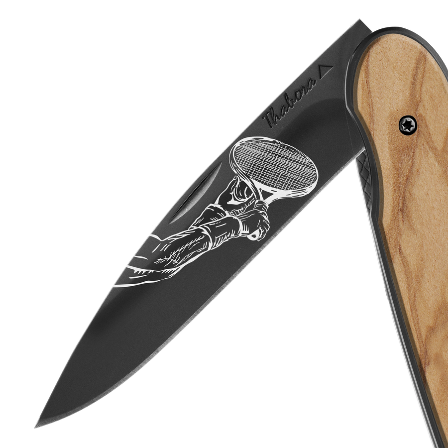 Couteau acier finition titane noir plaquette pleine bois clair motif «raquette»