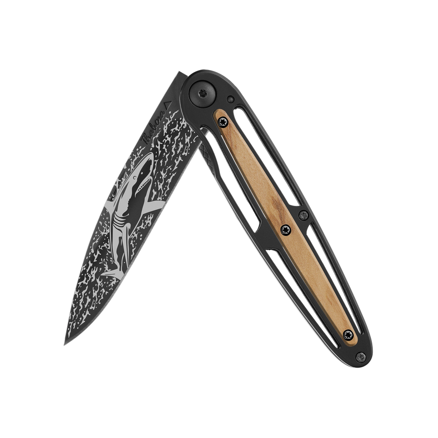 Couteau acier finition titane noir plaquette centrale bois clair motif «requin»