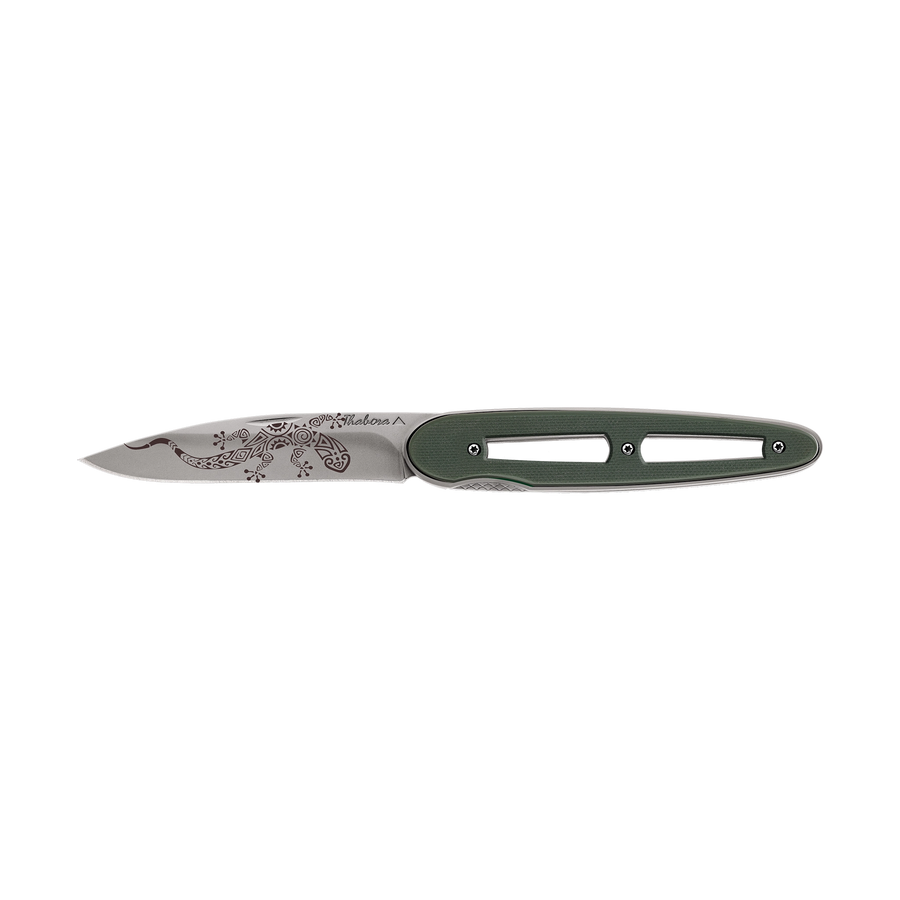 Couteau acier finition titane gris plaquette ajourée résine g10 kaki motif «salamandre tribale»