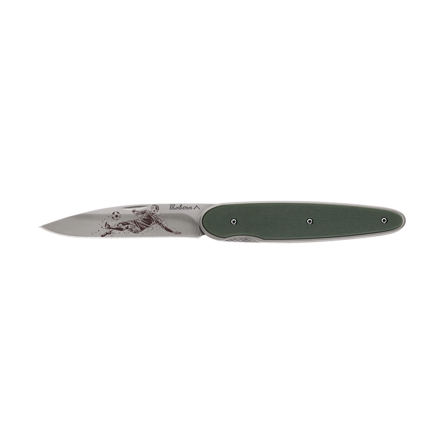 Couteau acier finition titane gris plaquette pleine résine g10 kaki motif «footballeur»