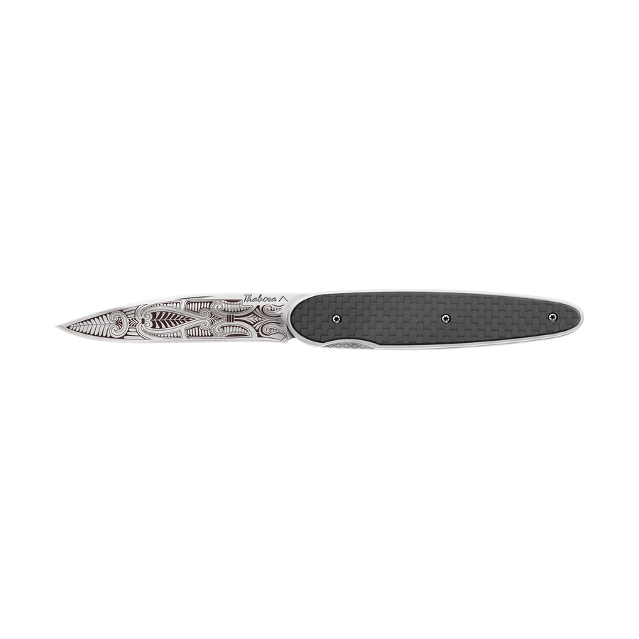 Couteau acier finition brillante plaquette pleine carbone motif «cachemire»