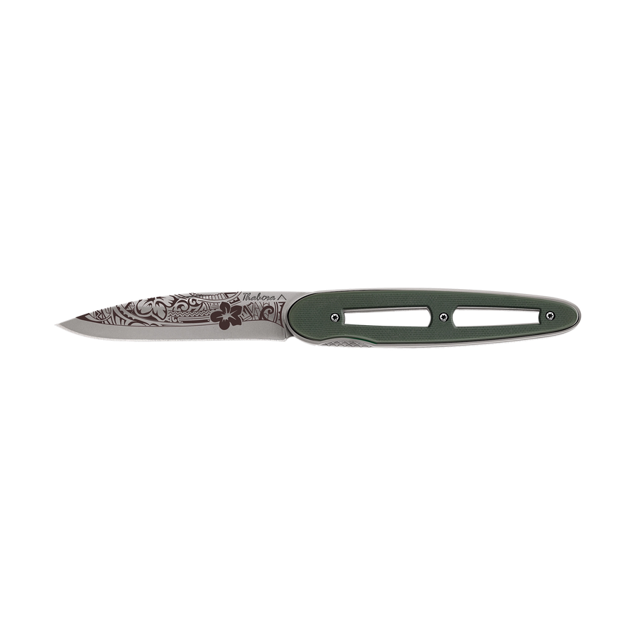 Couteau acier finition titane gris plaquette ajourée résine g10 kaki motif «polynésien»