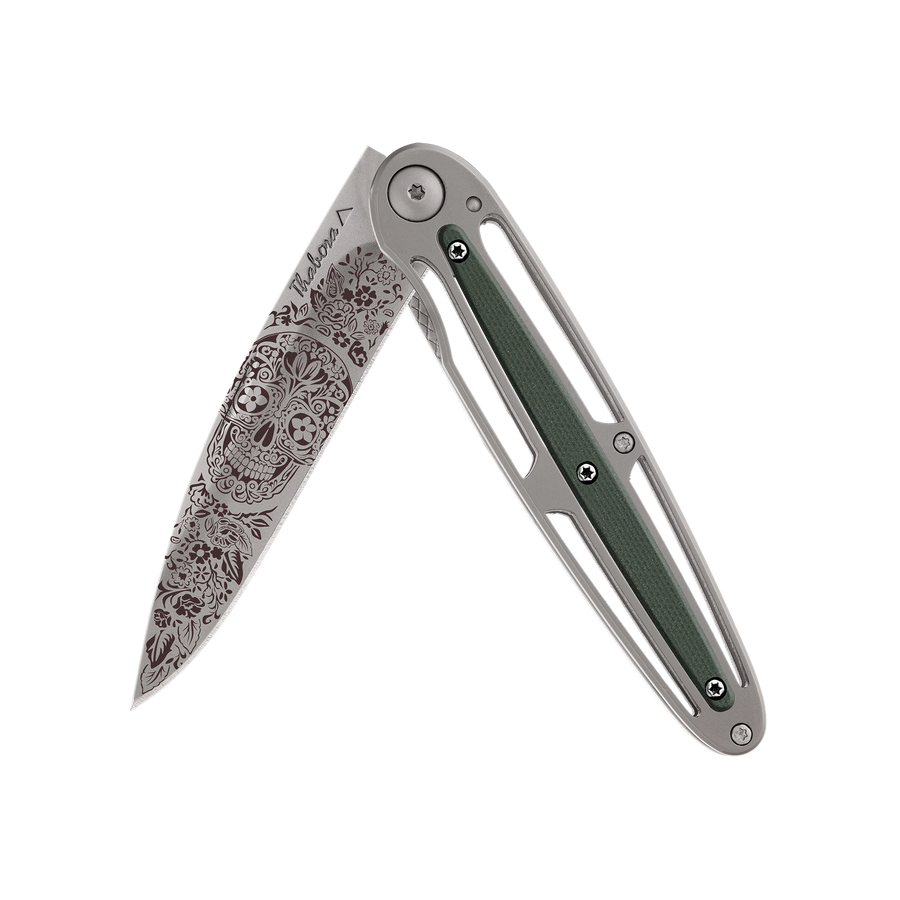 Couteau acier finition titane gris plaquette centrale résine g10 kaki motif «tête mexicaine»