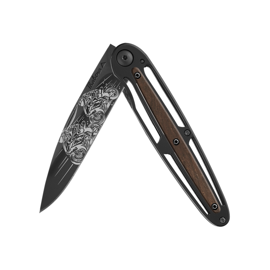 Couteau acier finition titane noir plaquette centrale bois foncé motif «motos de course»