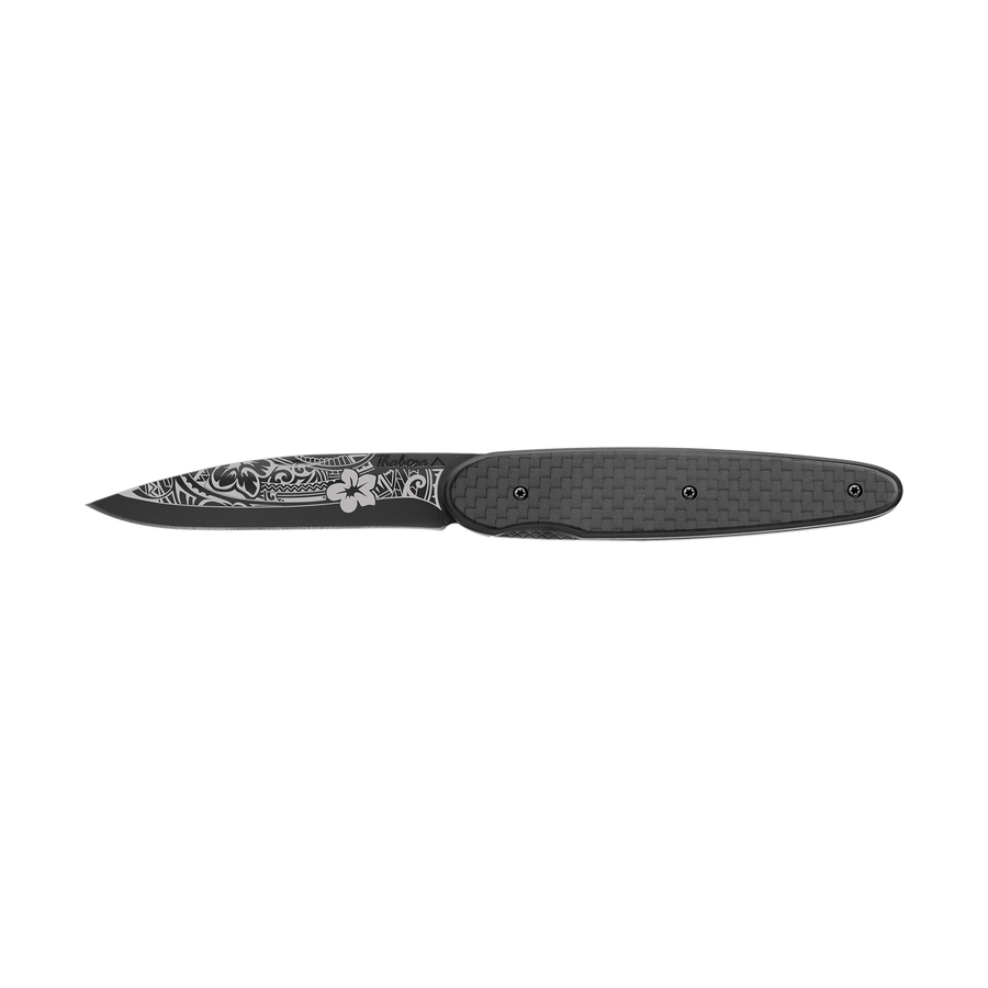 Couteau acier finition titane noir plaquette pleine carbone motif «polynésien»