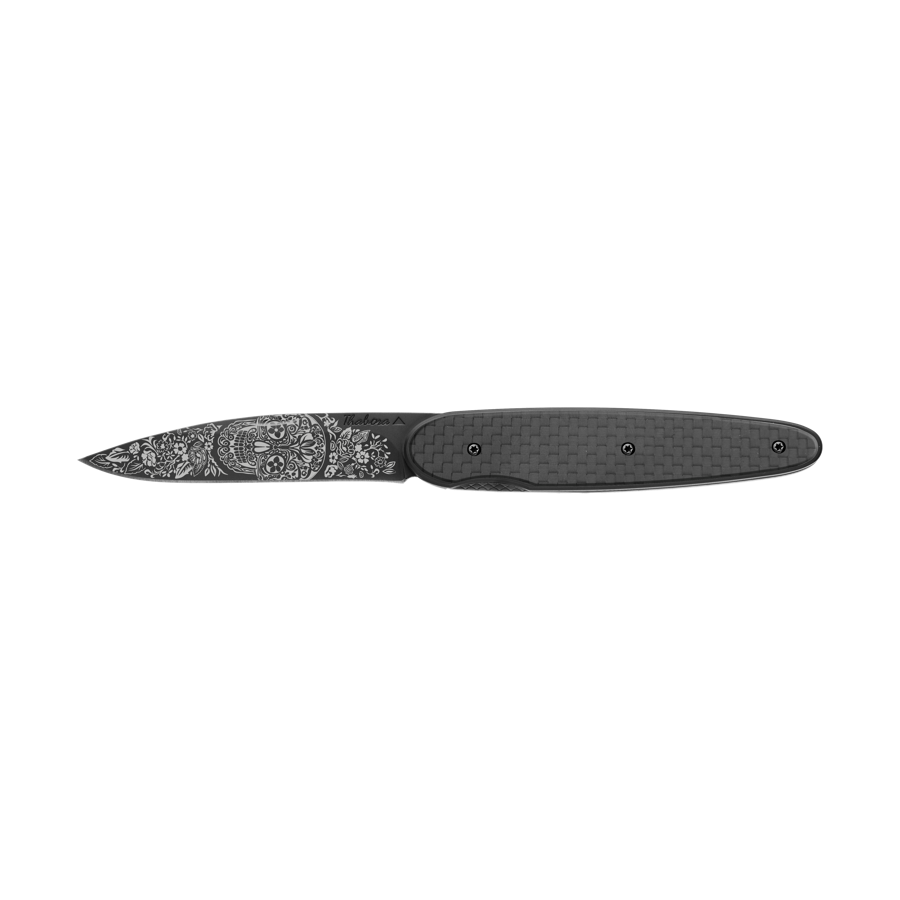 Couteau acier finition titane noir plaquette pleine carbone motif «tête mexicaine»