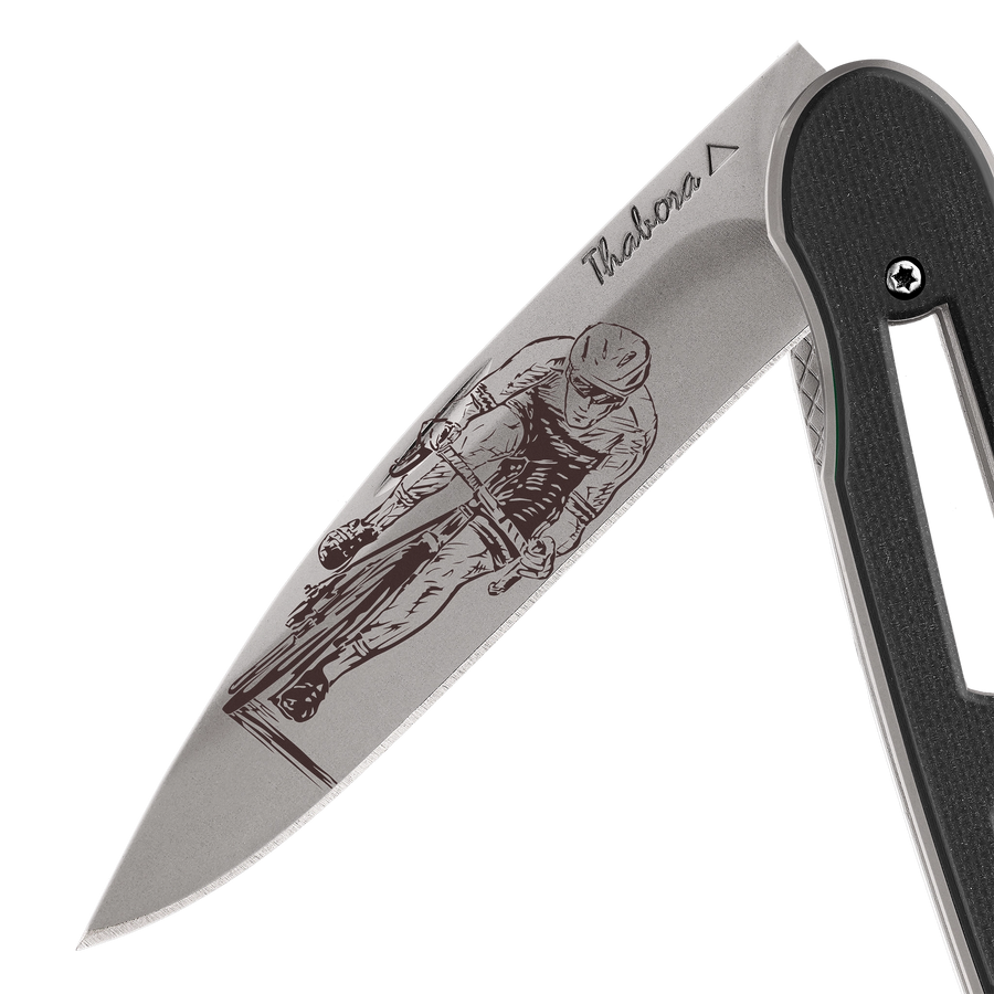 Couteau acier finition titane gris plaquette ajourée résine g10 noir motif «cycliste»