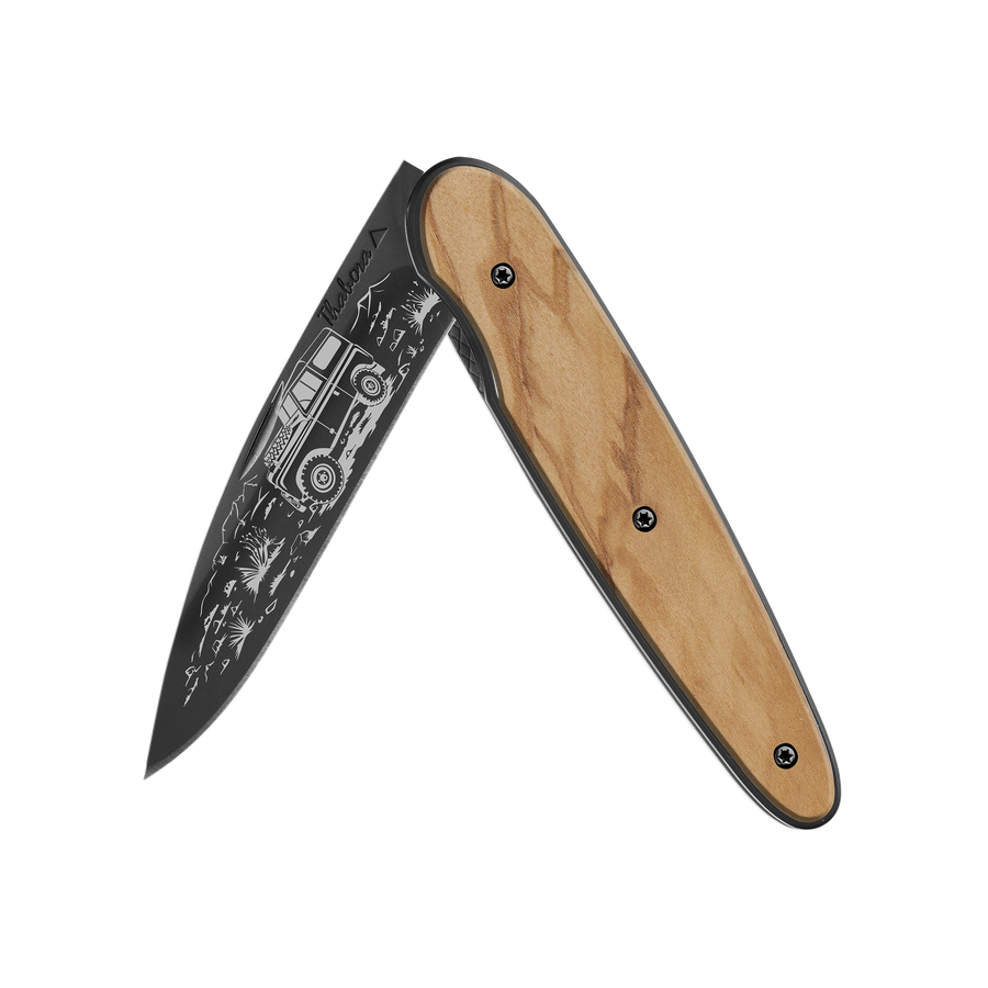 Couteau acier finition titane noir plaquette pleine bois clair motif «4x4»