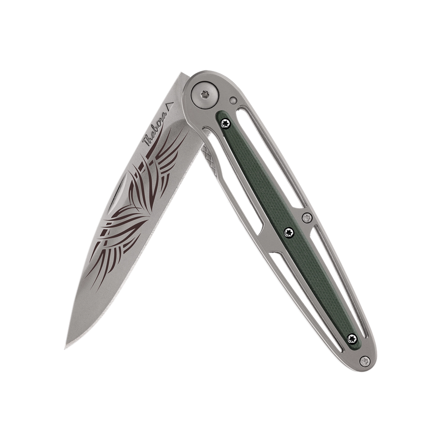 Couteau acier finition titane gris plaquette centrale résine g10 kaki motif «tribal»