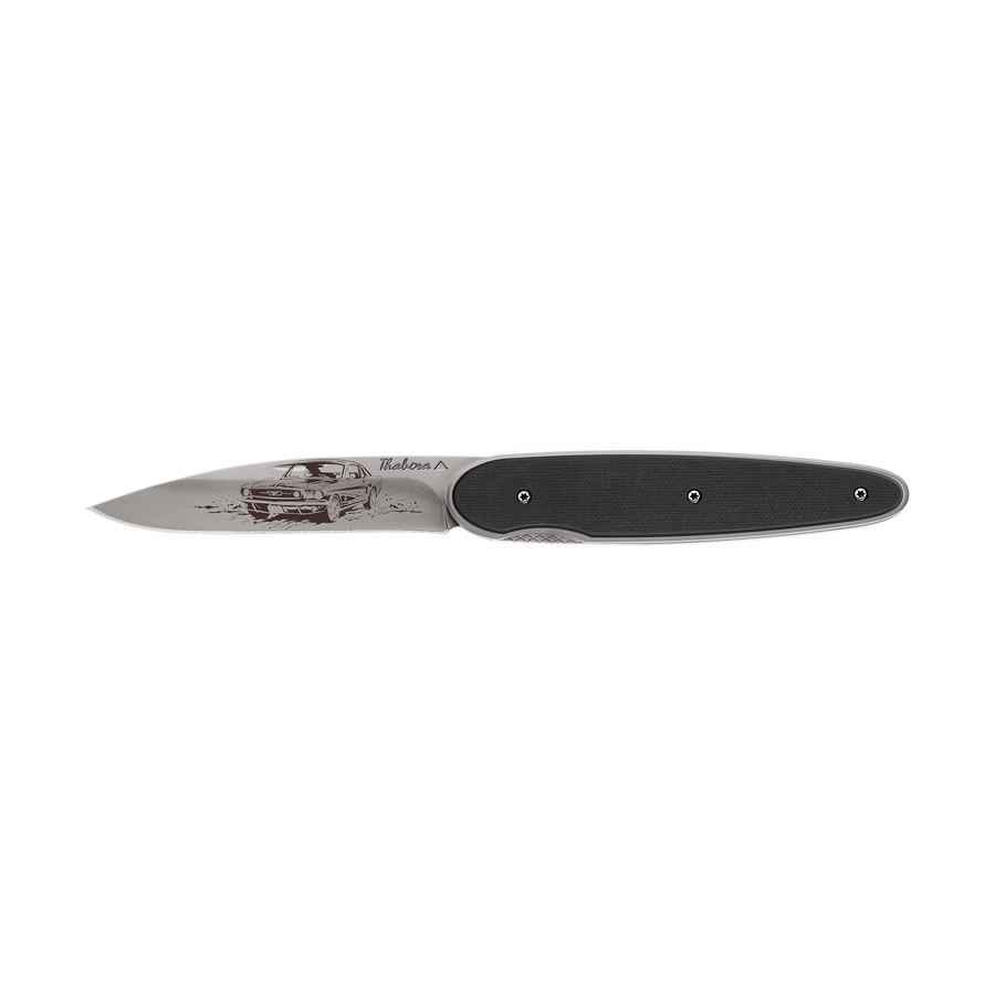Couteau acier finition titane gris plaquette pleine résine g10 noir motif «voiture américaine»
