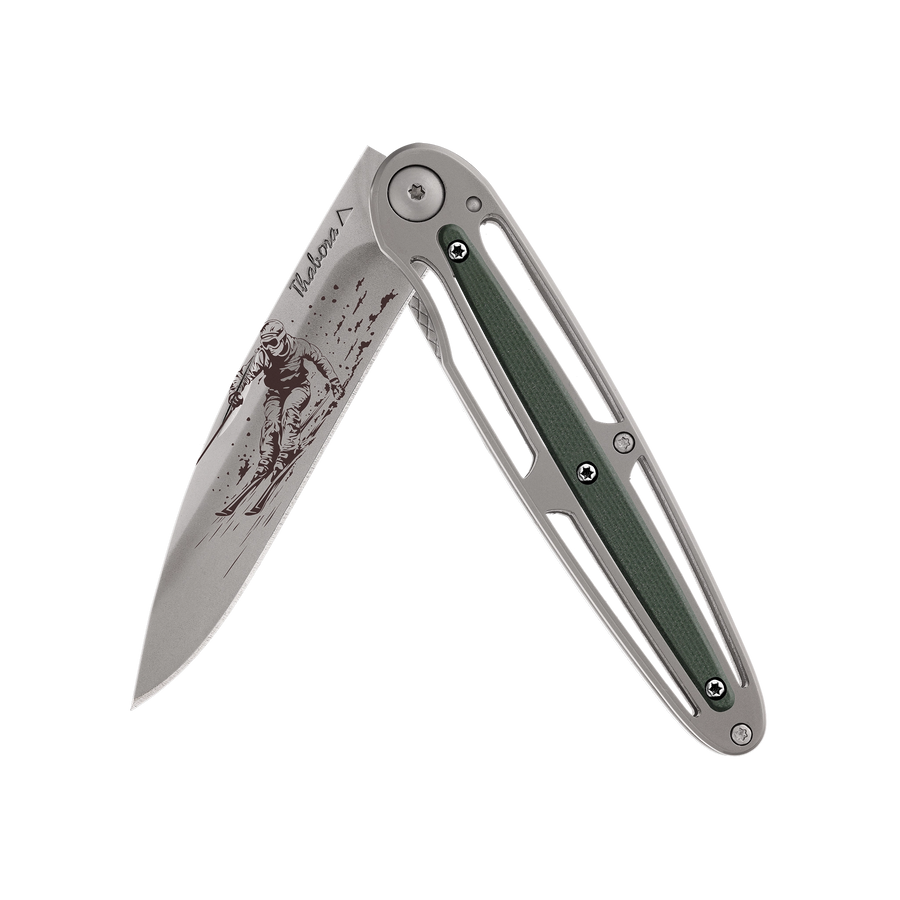 Couteau acier finition titane gris plaquette centrale résine g10 kaki motif «skieur»