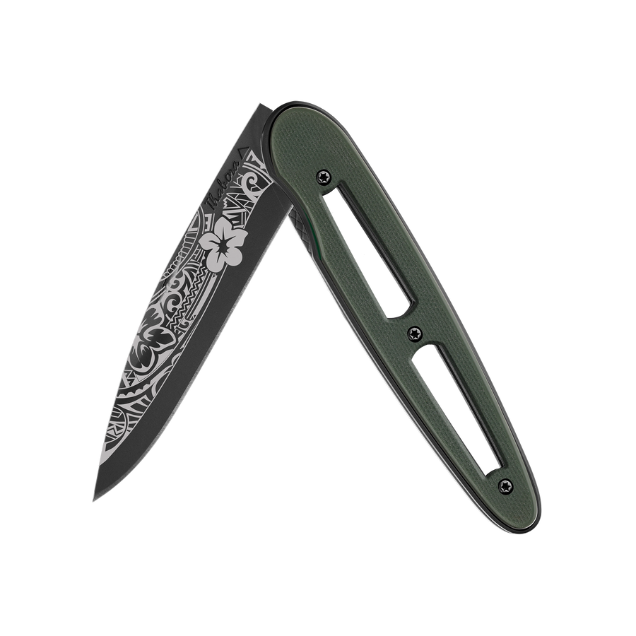 Couteau acier finition titane noir plaquette ajourée résine g10 kaki motif «polynésien»