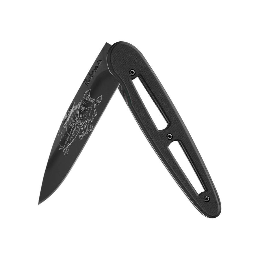 Couteau acier finition titane noir plaquette ajourée résine g10 noir motif «poulain»