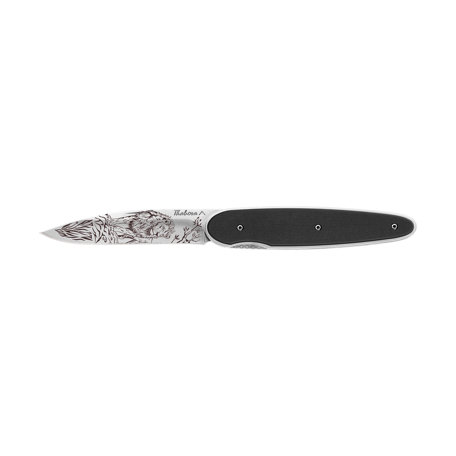 Couteau acier finition brillante plaquette pleine résine g10 noir motif «lion»