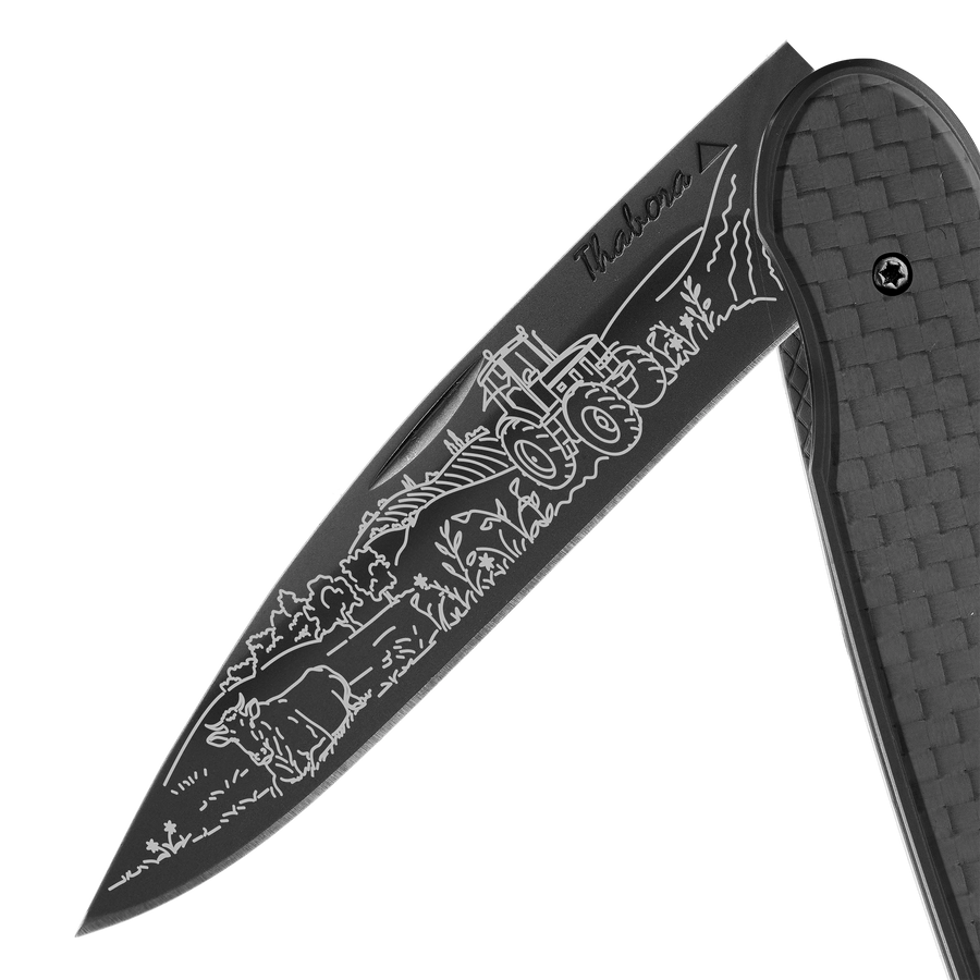 Couteau acier finition titane noir plaquette pleine carbone motif «campagne»