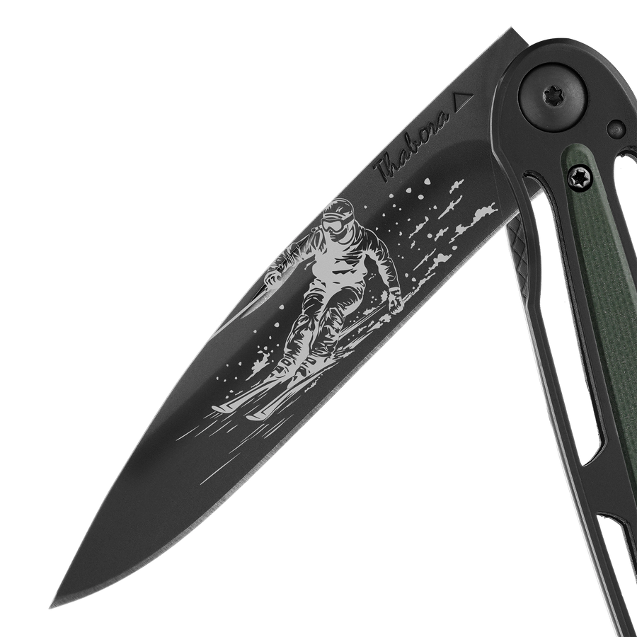 Couteau acier finition titane noir plaquette centrale résine g10 kaki motif «skieur»