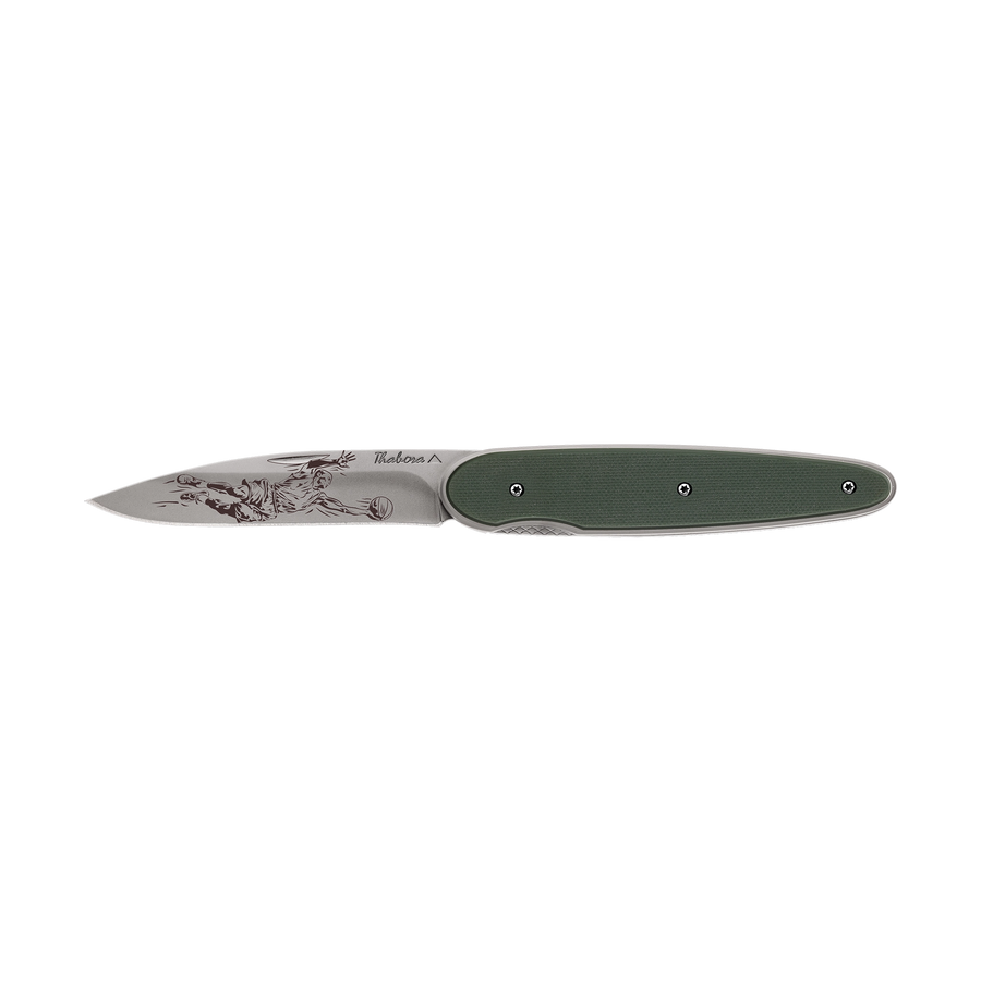 Couteau acier finition titane gris plaquette pleine résine g10 kaki motif «basketteur»