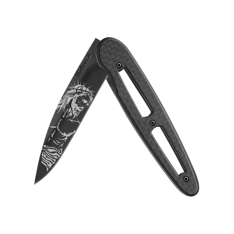 Couteau acier finition titane noir plaquette ajourée carbone motif «christ»