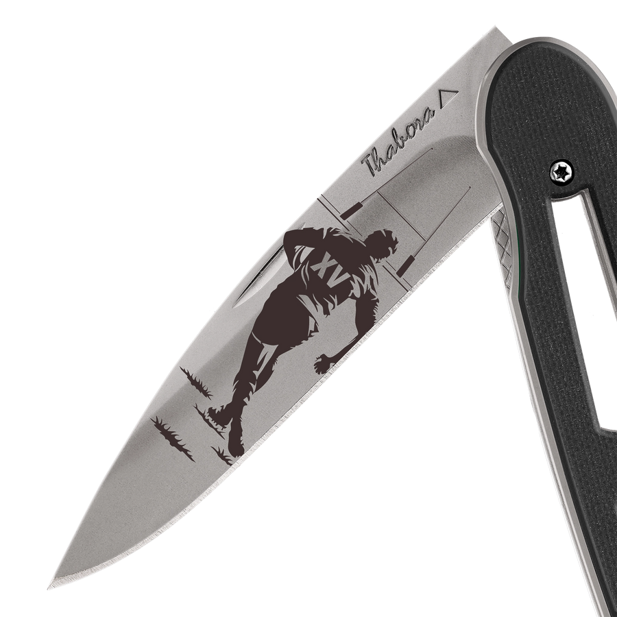 Couteau acier finition titane gris plaquette ajourée résine g10 noir motif «rugby»