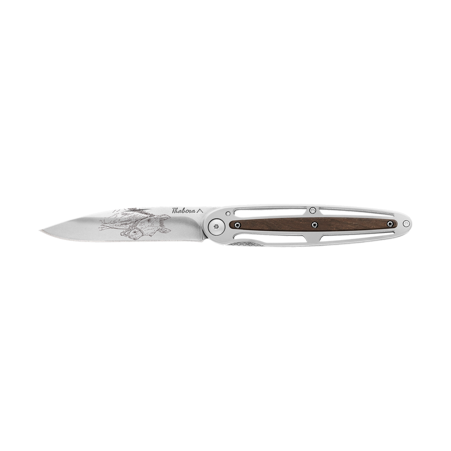 Couteau acier finition brillante plaquette centrale bois foncé motif «poulain»