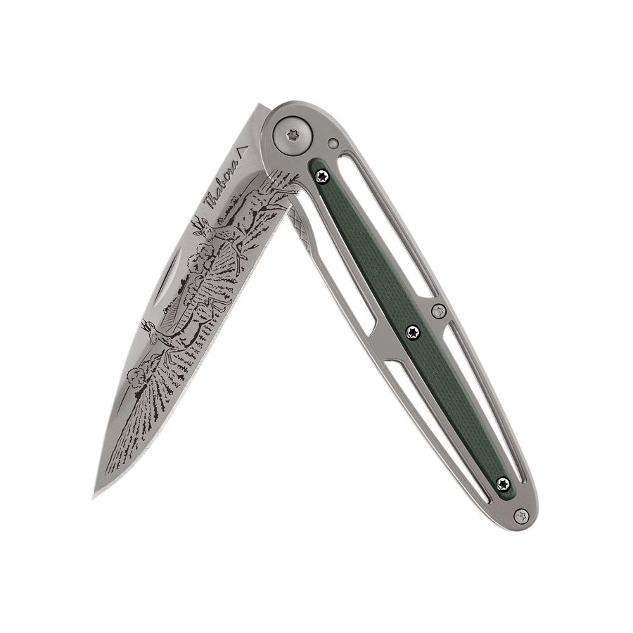 Couteau acier finition titane gris plaquette centrale résine g10 kaki motif «chevreuil»