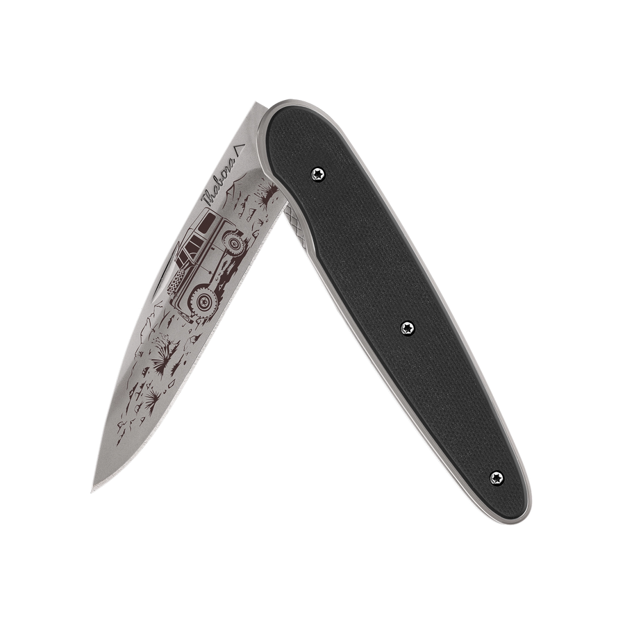 Couteau acier finition titane gris plaquette pleine résine g10 noir motif «4x4»