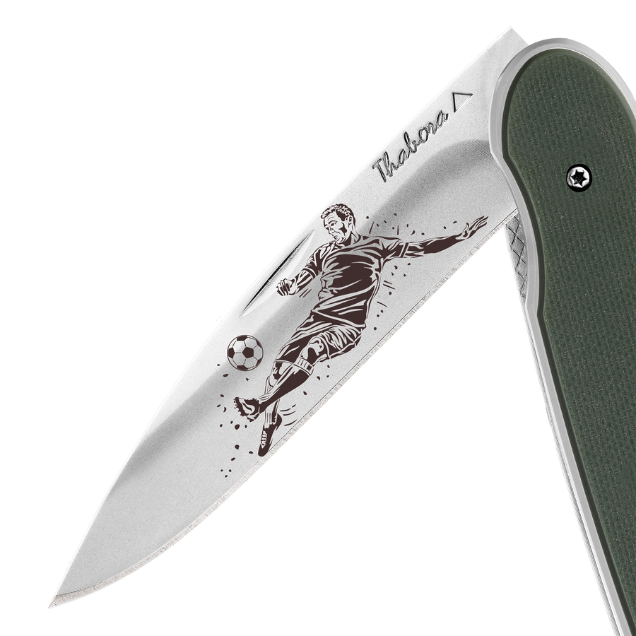 Couteau acier finition brillante plaquette pleine résine g10 kaki motif «footballeur»